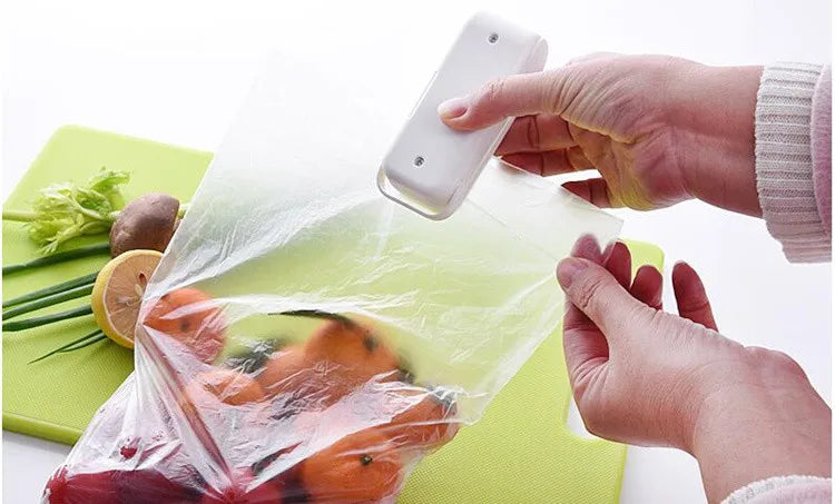 1PC Mini Bag Sealing Machine Package Sealer Bags Thermal Plastic Food Bag Closure Portable Sealer Food Packaging Heat Sealer