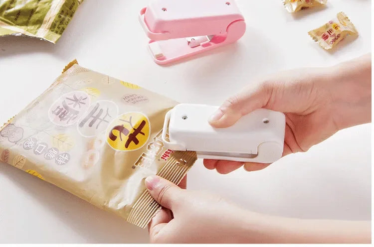 Mini Food Vacuum Sealer Portable for Insulated Lunch Bags & Snack Packaging Mini Hea Bag Seal Machine