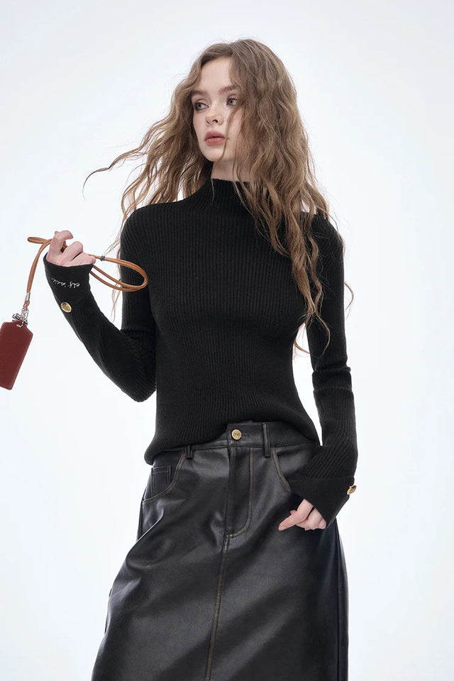 ELFSACK 2025 Winter New Arrivals Elegant Minimalist Classic Slim Fit Half High Neck Solid Gold Button Cuff Knit Sweater For Wome
