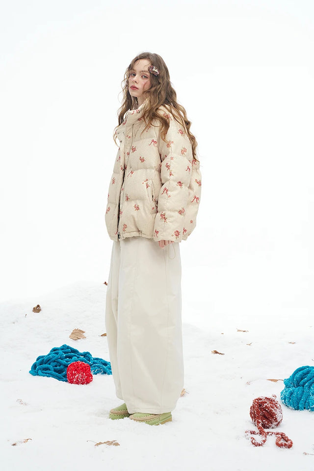 ELFSACK 2025 Winter New Arrivals Y2K Sweet Cute Solid Rose Bow Graphic Hoodless Half High Stand Collar Short Down Jacket For Wom