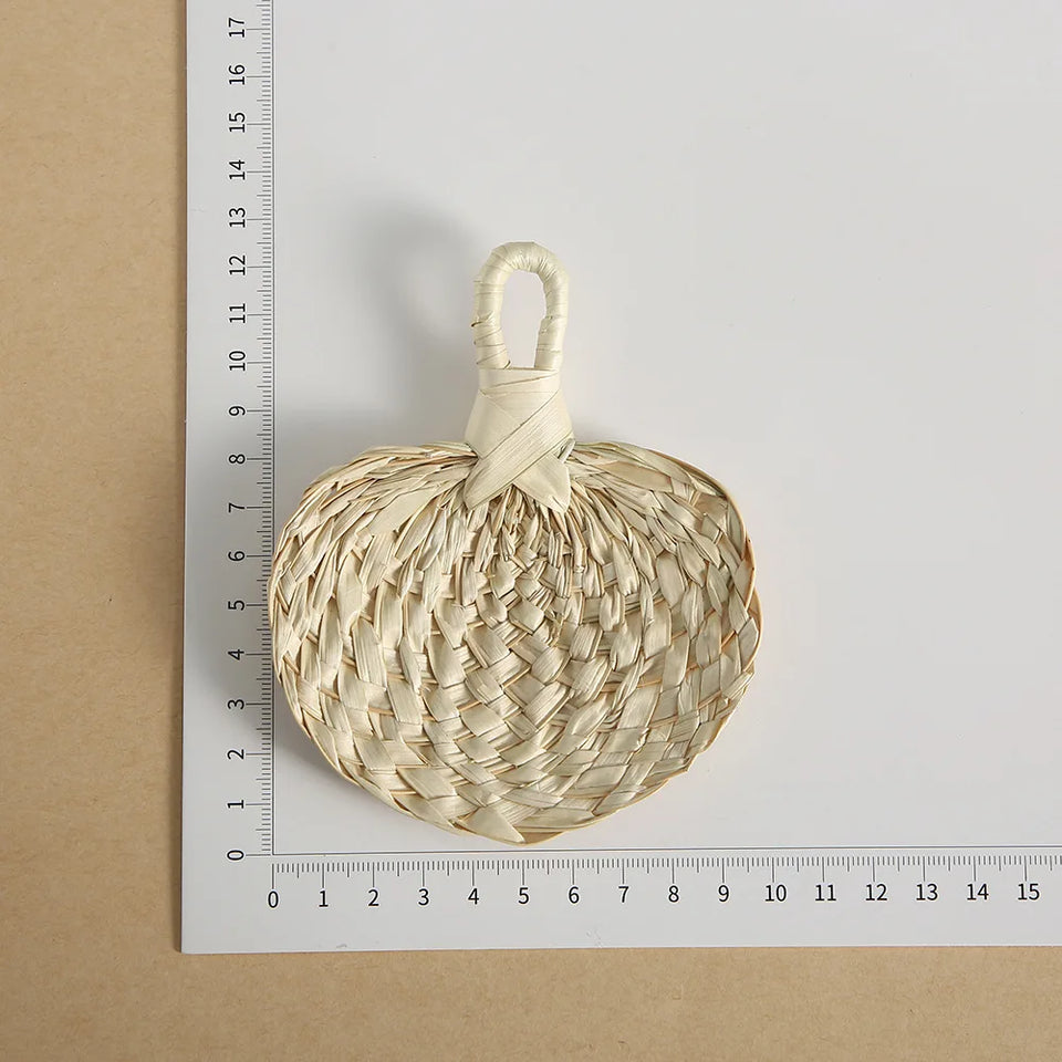 Handmade Woven Cattail Leaf Fan Summer Heart-shaped Mini Fan Small Fan for DIY Floral Bouquet Materials Home Decoration
