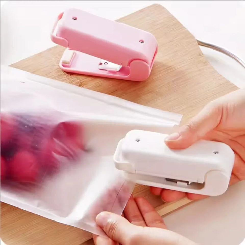 1PC Mini Bag Sealing Machine Package Sealer Bags Thermal Plastic Food Bag Closure Portable Sealer Food Packaging Heat Sealer