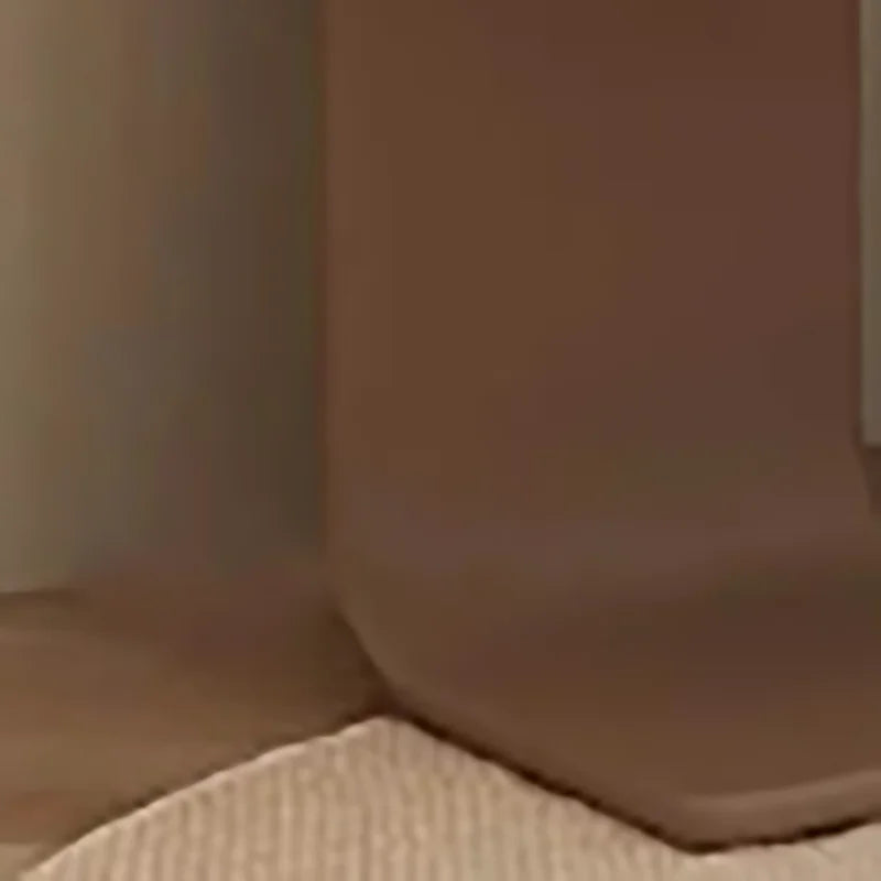 There are many high-quality and very beautiful furniture in the store