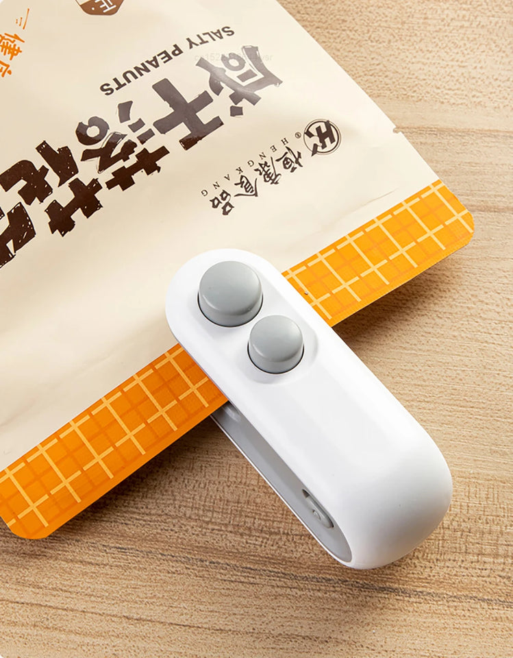 Mini Heat Bag Sealer Rechargeable Food Packaging Heat Sealer Handheld Plastic Bag Sealing Machine Food Package Clip Bag Sealer