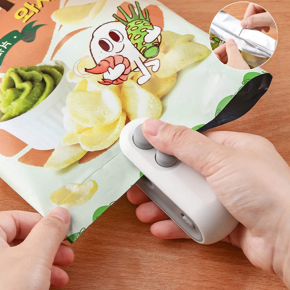 Mini Heat Bag Sealing Machine Portable Plastic Bag Sealer Handheld Mini Heat Sealer Food Packaging Plastic Bag Sealing Machine