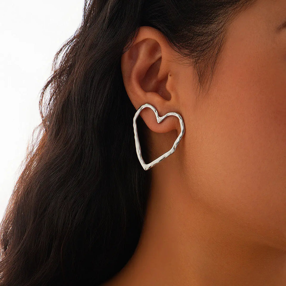 Salircon Simple Irregular Hollow Love Heart Stud Earrings for Women New Gold Color Piercing Earrings Lady Party Ear Jewelry