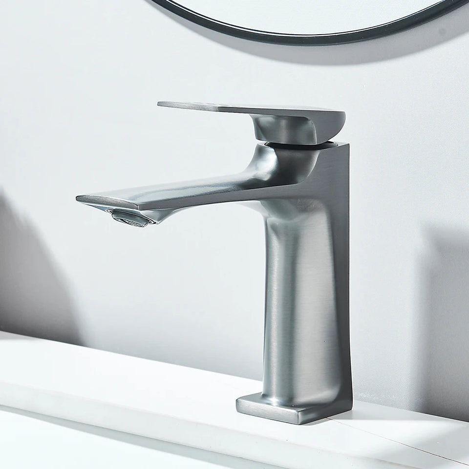 Brass Core Modern Bathroom Sink Faucet Single Handle Deck Mounted Wash Basin Water Tap Hot And Cold Water Mixer