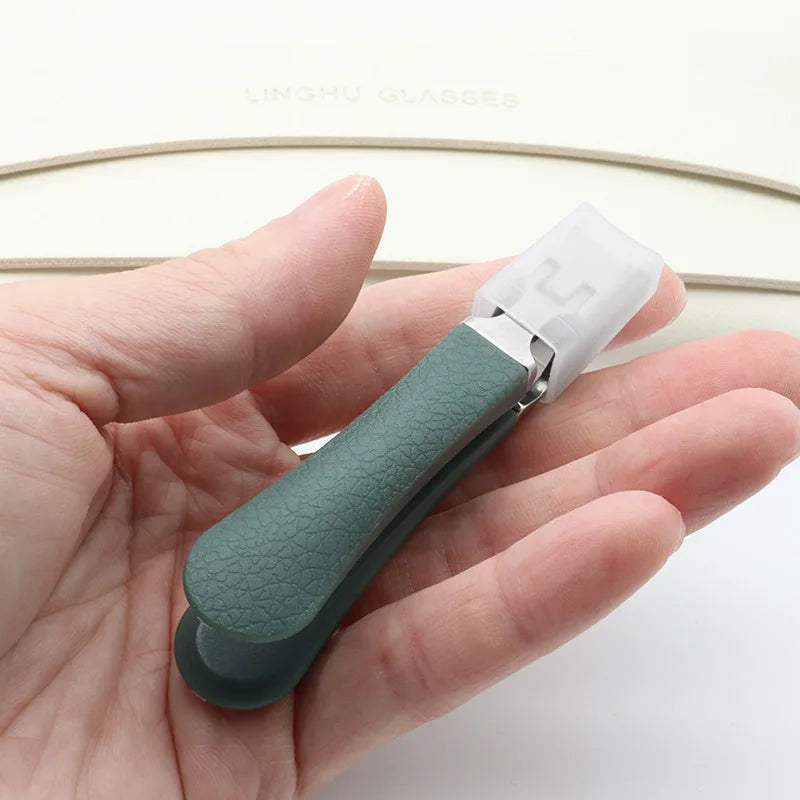 New Stainless Steel Nail Toenails Clippers Cutter With Anti-Splash Cover Sharp Trimmer Pedicure Care Professional Nail File
