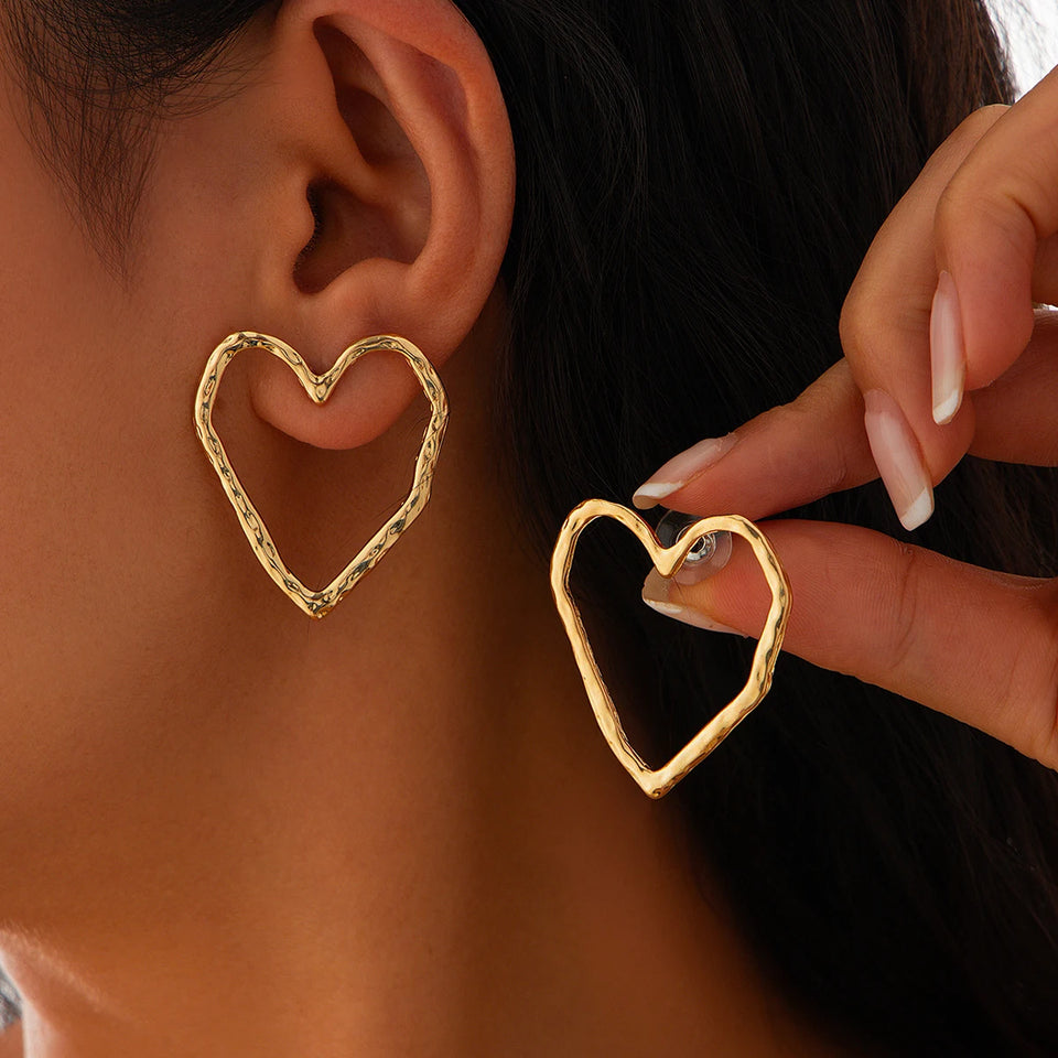 Salircon Simple Irregular Hollow Love Heart Stud Earrings for Women New Gold Color Piercing Earrings Lady Party Ear Jewelry