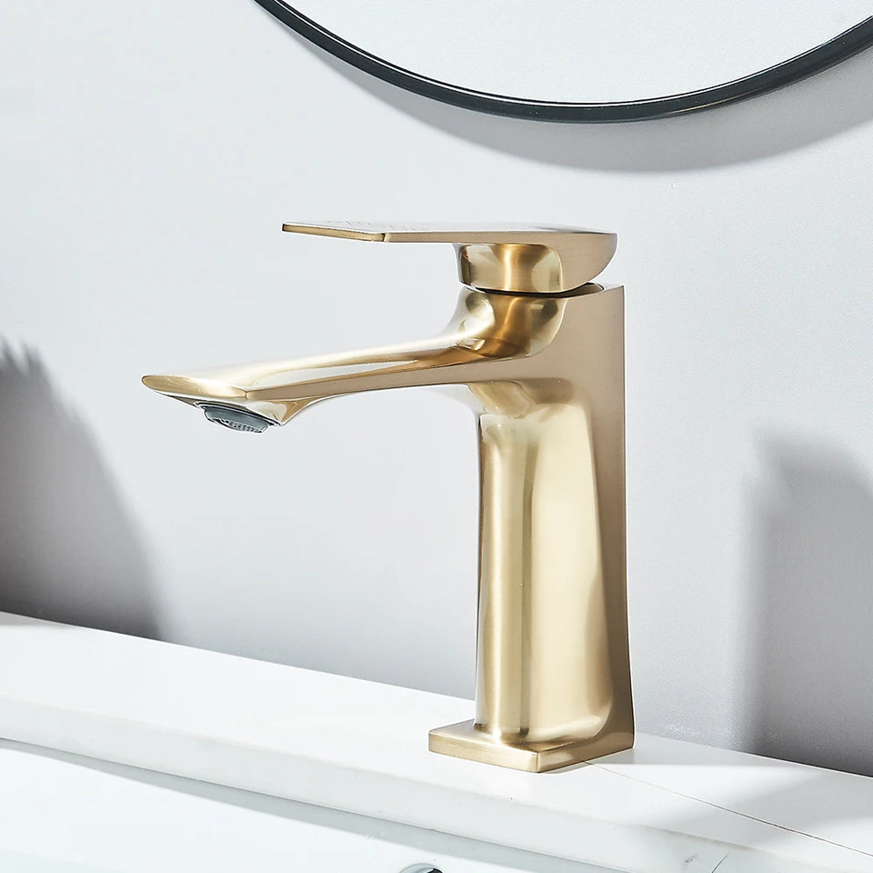 Brass Core Modern Bathroom Sink Faucet Single Handle Deck Mounted Wash Basin Water Tap Hot And Cold Water Mixer