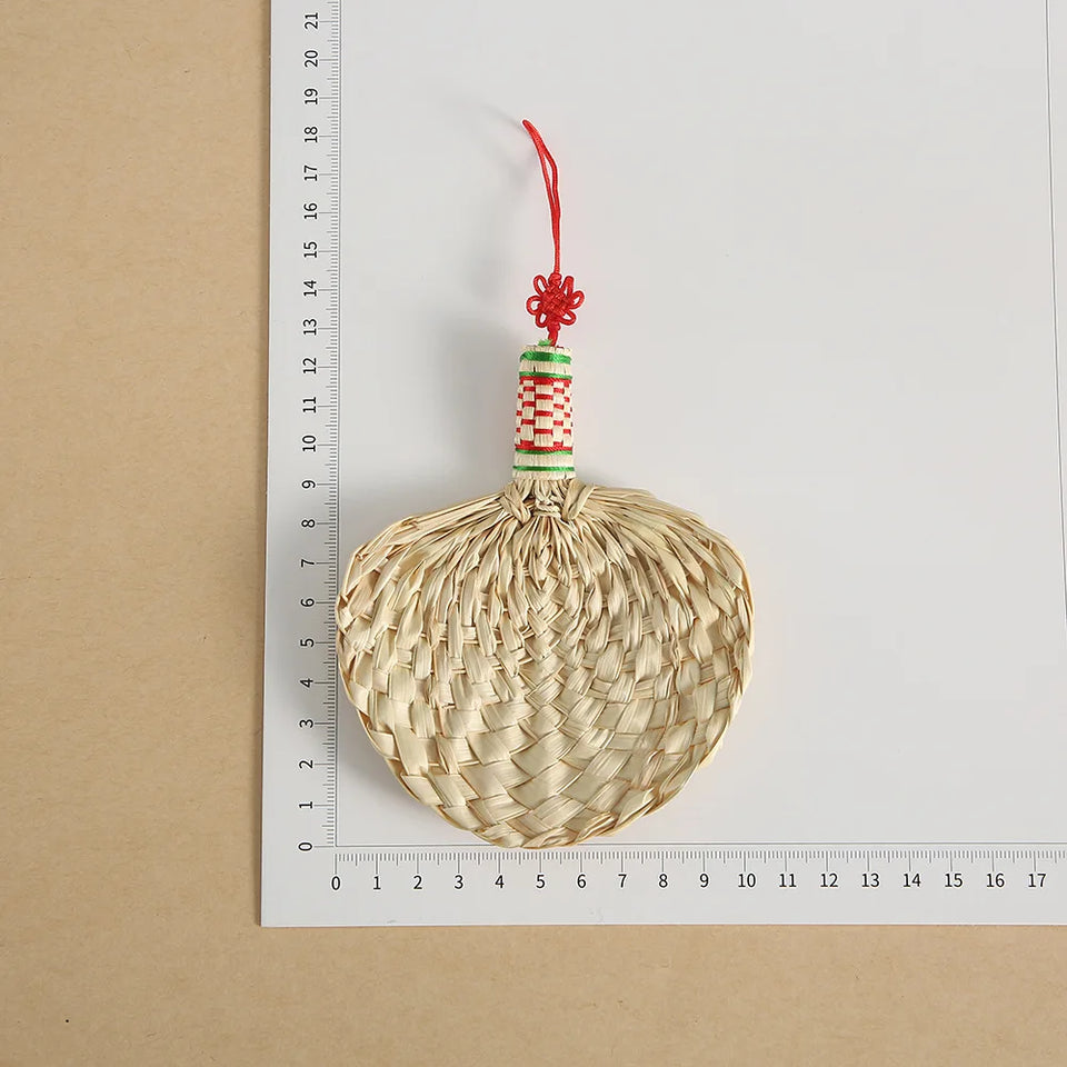 Handmade Woven Cattail Leaf Fan Summer Heart-shaped Mini Fan Small Fan for DIY Floral Bouquet Materials Home Decoration