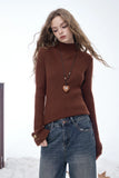ELFSACK 2025 Winter New Arrivals Elegant Minimalist Classic Slim Fit Half High Neck Solid Gold Button Cuff Knit Sweater For Wome