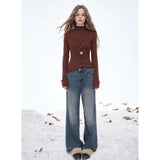 ELFSACK 2025 Winter New Arrivals Elegant Minimalist Classic Slim Fit Half High Neck Solid Gold Button Cuff Knit Sweater For Wome