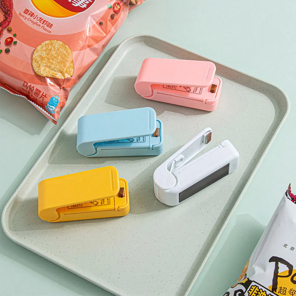 Heating Sealer Handheld Plastic Bag Sealing Clips Hand Press Preservation Bags Sealer 2-speed Adjustable for Camping Travel