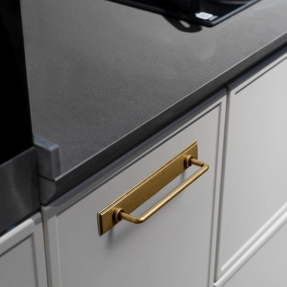 Antique Brass Handle with Backboard Vintage Cover Up Furniture Handle Drawer Cupboard Bar Pull Handle for Home