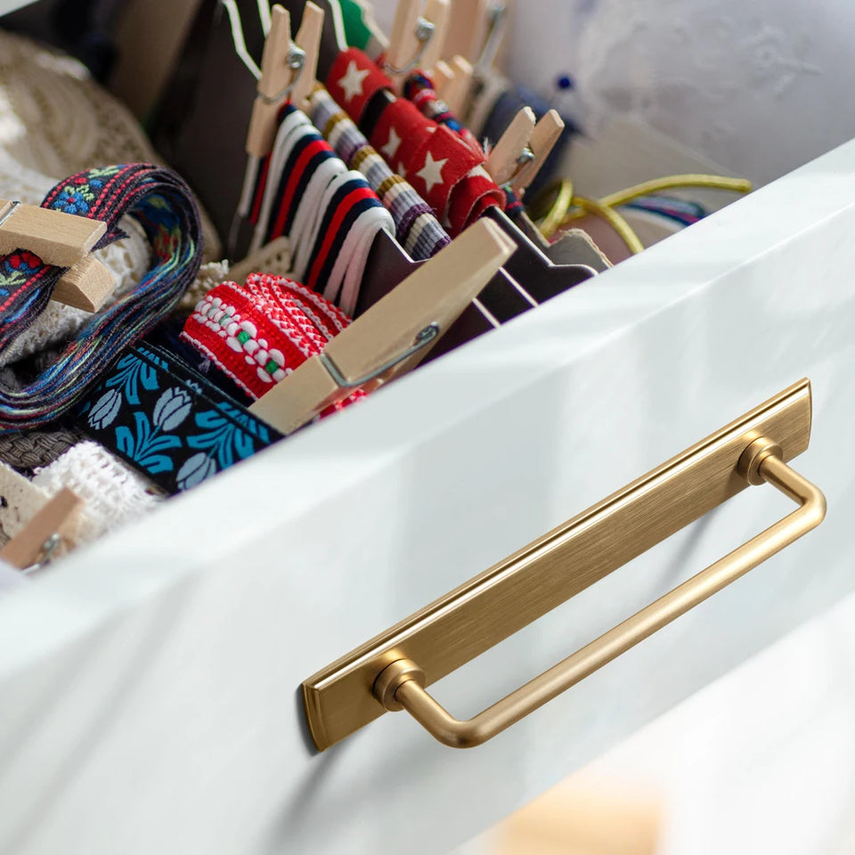 Antique Brass Handle with Backboard Vintage Cover Up Furniture Handle Drawer Cupboard Bar Pull Handle for Home