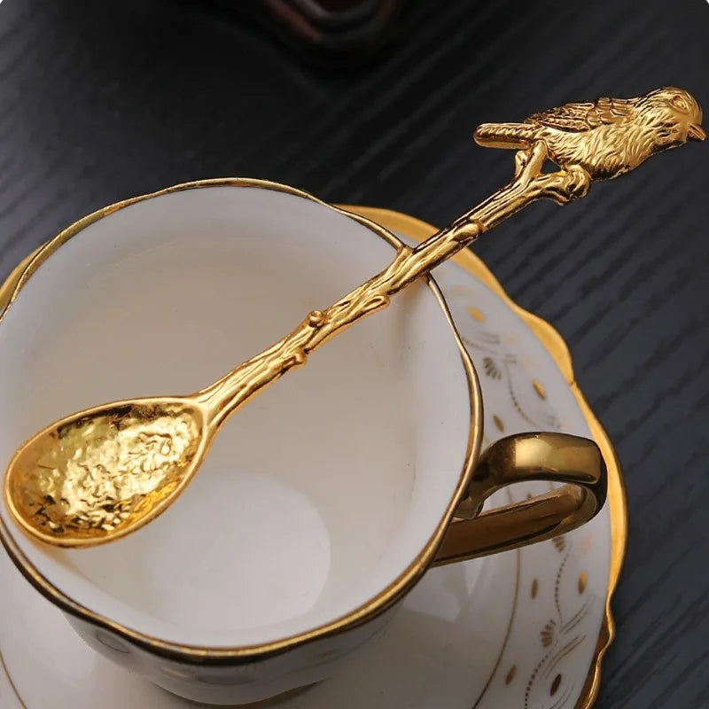 Creative Retro Hotel Family Dessert Coffee Spoon Ice Cream Tools Creative Royal Style Flatware Metal Spoon Kitchen Accessories