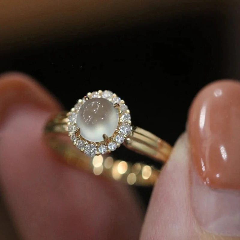 Huitan Round Imitation Opal Gold Color Rings for Women Luxury Trendy Wedding Band Accessories New Exquisite Gift Female Jewelry