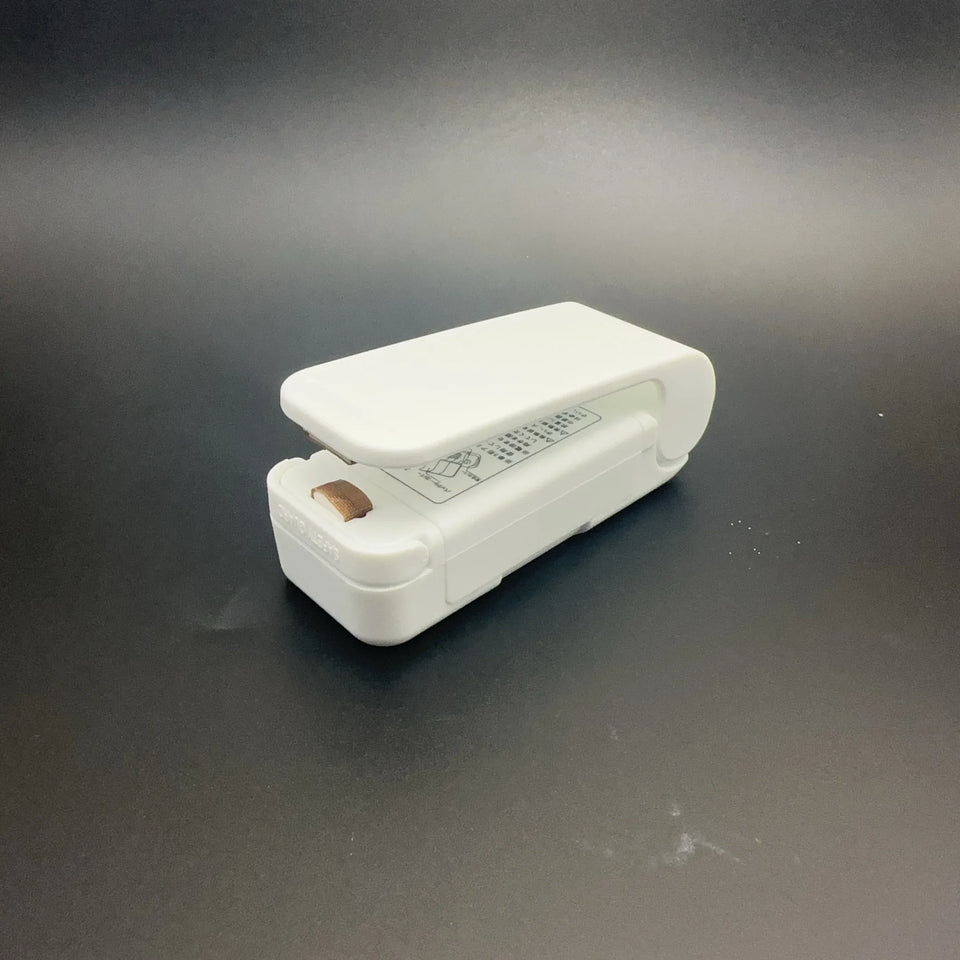 Mini Food Vacuum Sealer Portable for Insulated Lunch Bags & Snack Packaging Mini Hea Bag Seal Machine
