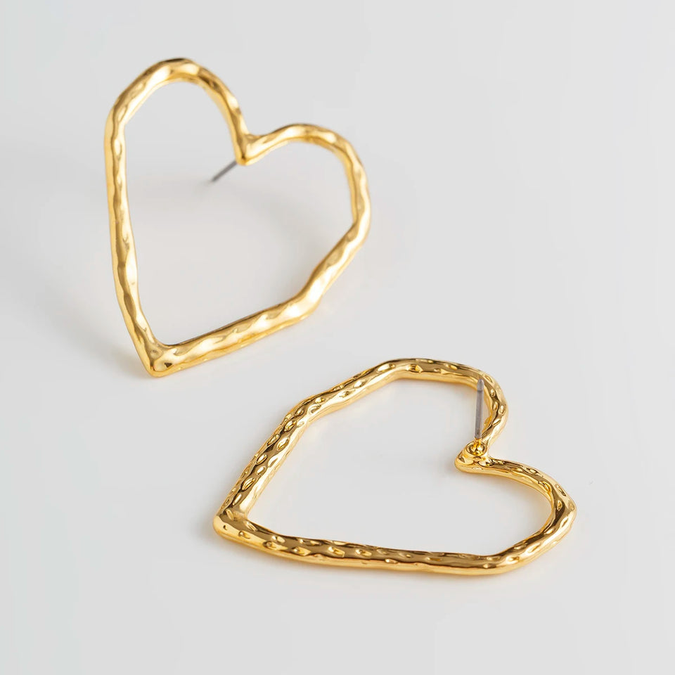 Salircon Simple Irregular Hollow Love Heart Stud Earrings for Women New Gold Color Piercing Earrings Lady Party Ear Jewelry