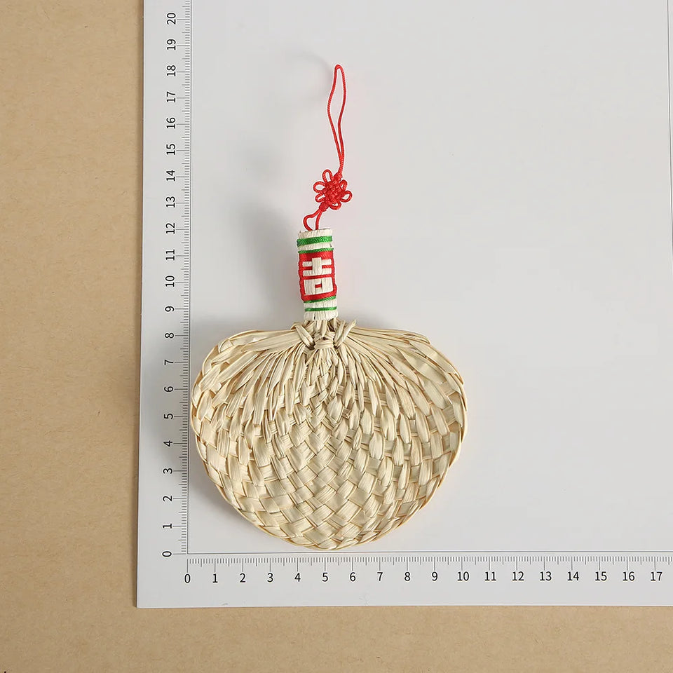 Handmade Woven Cattail Leaf Fan Summer Heart-shaped Mini Fan Small Fan for DIY Floral Bouquet Materials Home Decoration