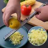 Handheld Cheese Grinder Stainless Steel Garlic Grater Vegetable Fruit Grinder Lemon Zester Citrus Ginger Cheese Grinding Tools