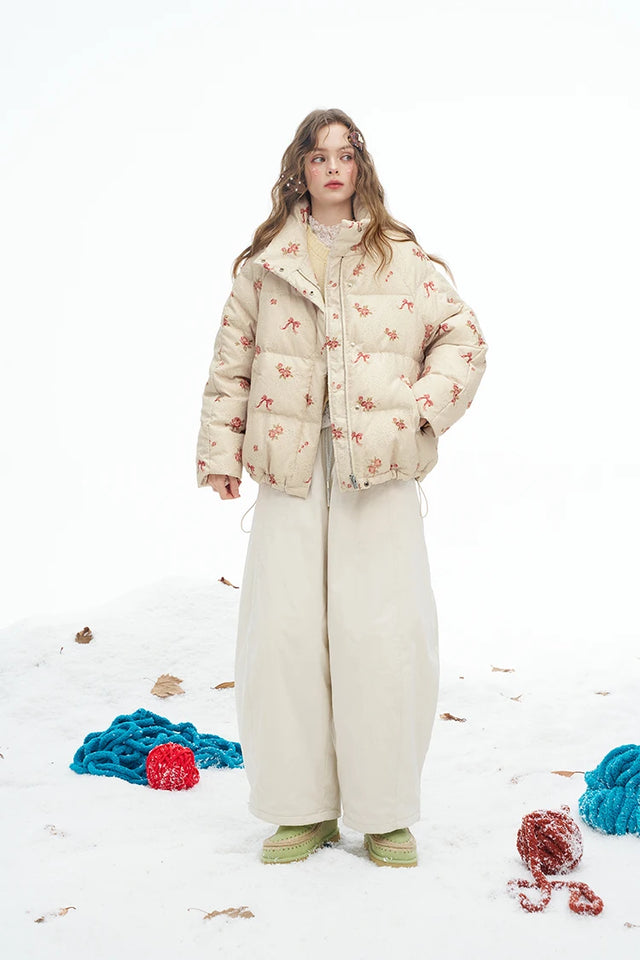ELFSACK 2025 Winter New Arrivals Y2K Sweet Cute Solid Rose Bow Graphic Hoodless Half High Stand Collar Short Down Jacket For Wom