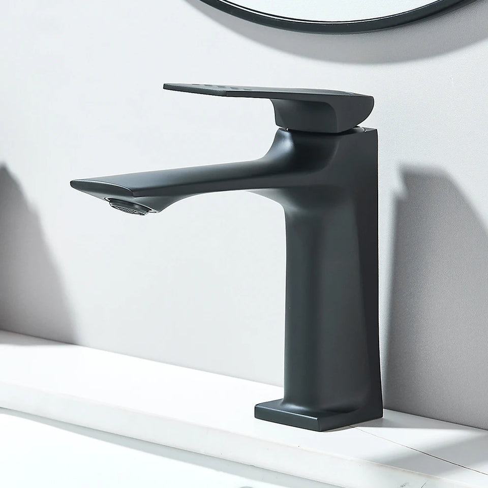 Brass Core Modern Bathroom Sink Faucet Single Handle Deck Mounted Wash Basin Water Tap Hot And Cold Water Mixer