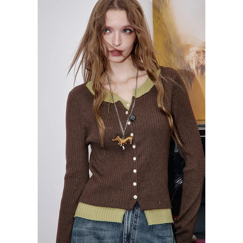 ELFSACK 2025 Autumn New Arrivals Casual V Neck Color Block False Two Piece Knitted Sweater For Woman