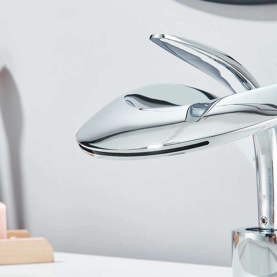 Waterfall Creative Bathroom Basin Faucet Sink Faucet Deck Mounted Hot Cold Water Mixer Crane Brass Body Single Hole Taps Mixers
