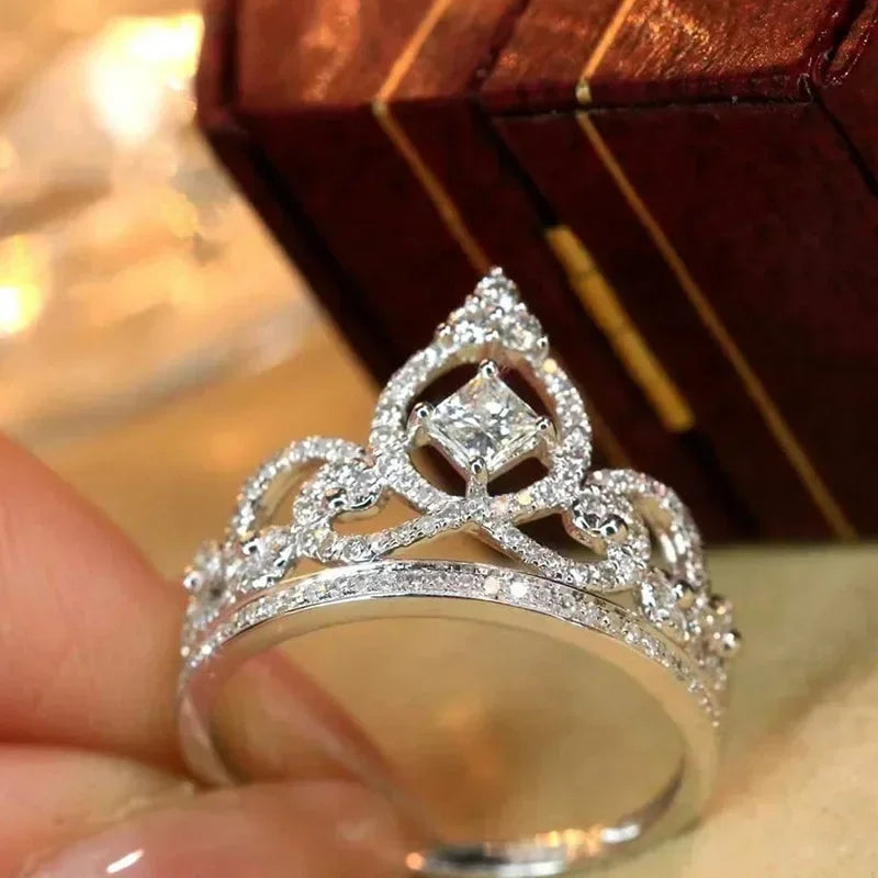 2026 New Personalized High-end Crown Ring for Women, Exquisite and Elegant, Niche Design Sense, Popular Fairy Sweet Style Ring