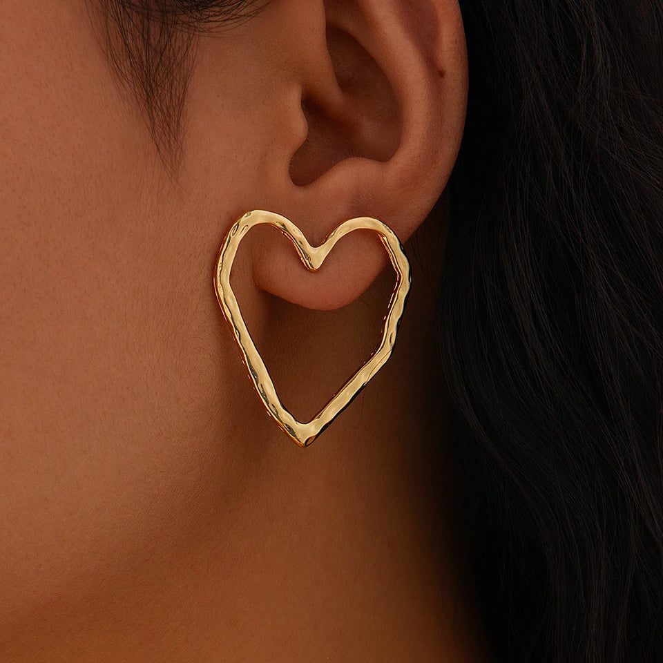 Salircon Simple Irregular Hollow Love Heart Stud Earrings for Women New Gold Color Piercing Earrings Lady Party Ear Jewelry