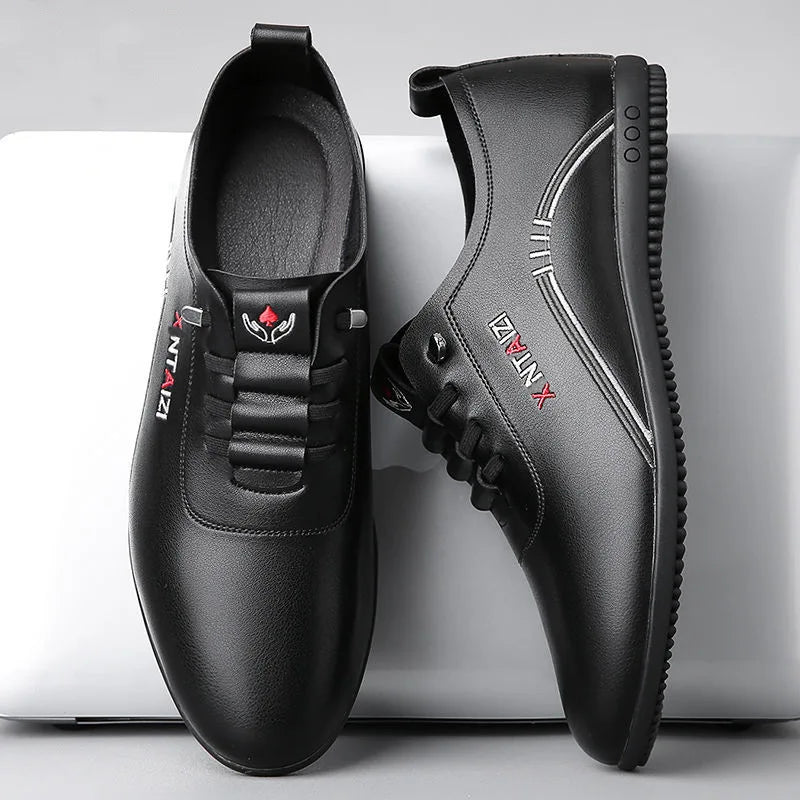 Retro Leather Shoes for Men Summer 2025 New Outdoor Lightweight Men's Loafers British Peas Shoes Men's Moccasins Tenis Masculino